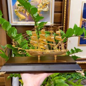 Mô hình thuyền buồm mạ vàng Mẫu 05 (Cỡ trung)