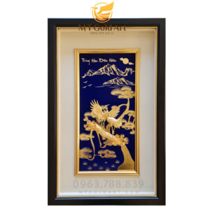 Tranh tùng hạc diên niên dát vàng nền xanh (40x65cm)