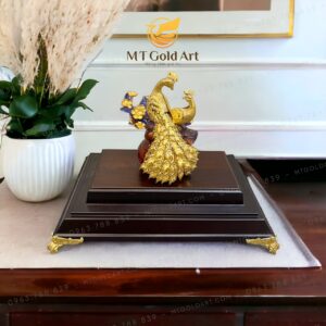 Tượng chim công và hoa mai dát vàng 24k (20x17x27cm)