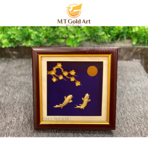 Tranh cá chép hoa mai ngắm trăng nền xanh (20x20cm)